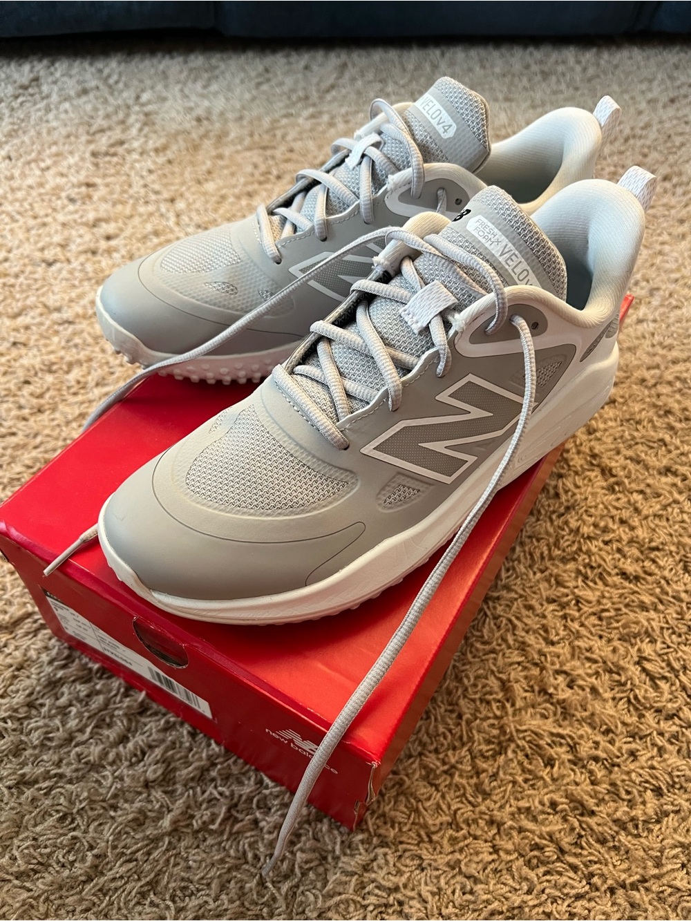 New With Box New Balance Women’s VELO v4 Fresh Foam Softball Turf Shoes Size 9
